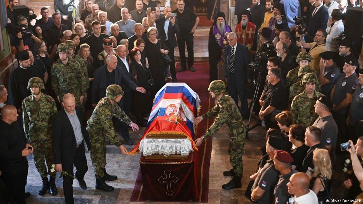 Ratko Mladic in Belgrad mit militärischen Ehren beigesetzt