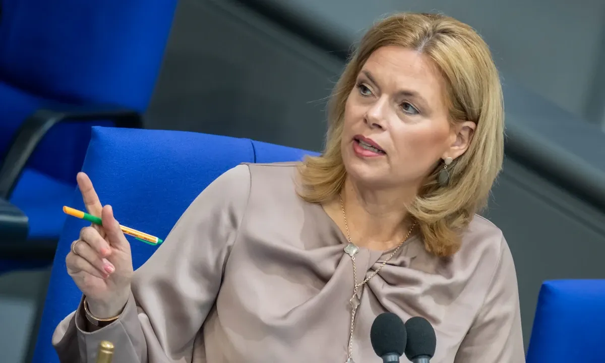 Julia Klöckner droht Störer im Bundestag: „Sonst schmeiß ich Sie hier raus!“