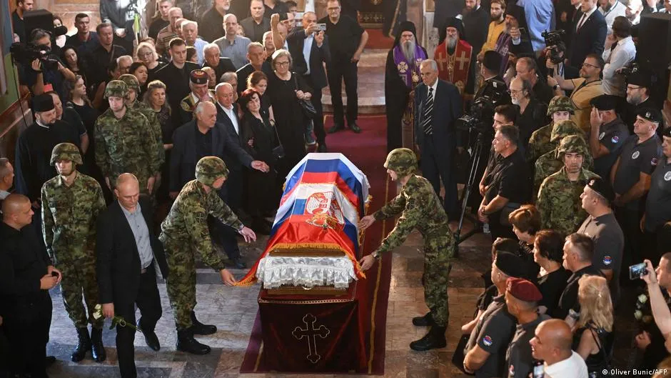 Ratko Mladic in Belgrad mit militärischen Ehren beigesetzt